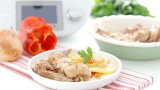 Conejo guisado al ajillo, con patatas confitadas