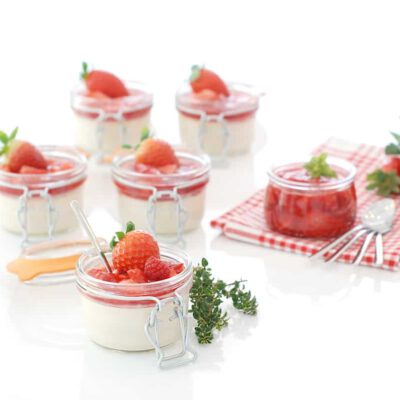 Panna cotta con salsa de frutos rojos, con Thermomix®