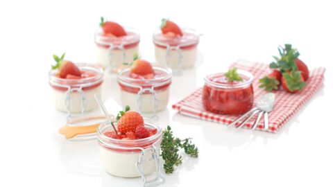 Panna cotta con salsa de frutos rojos, con Thermomix®