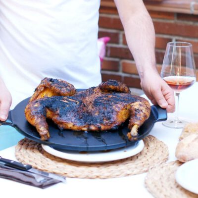 Pollo a la rana en la barbacoa