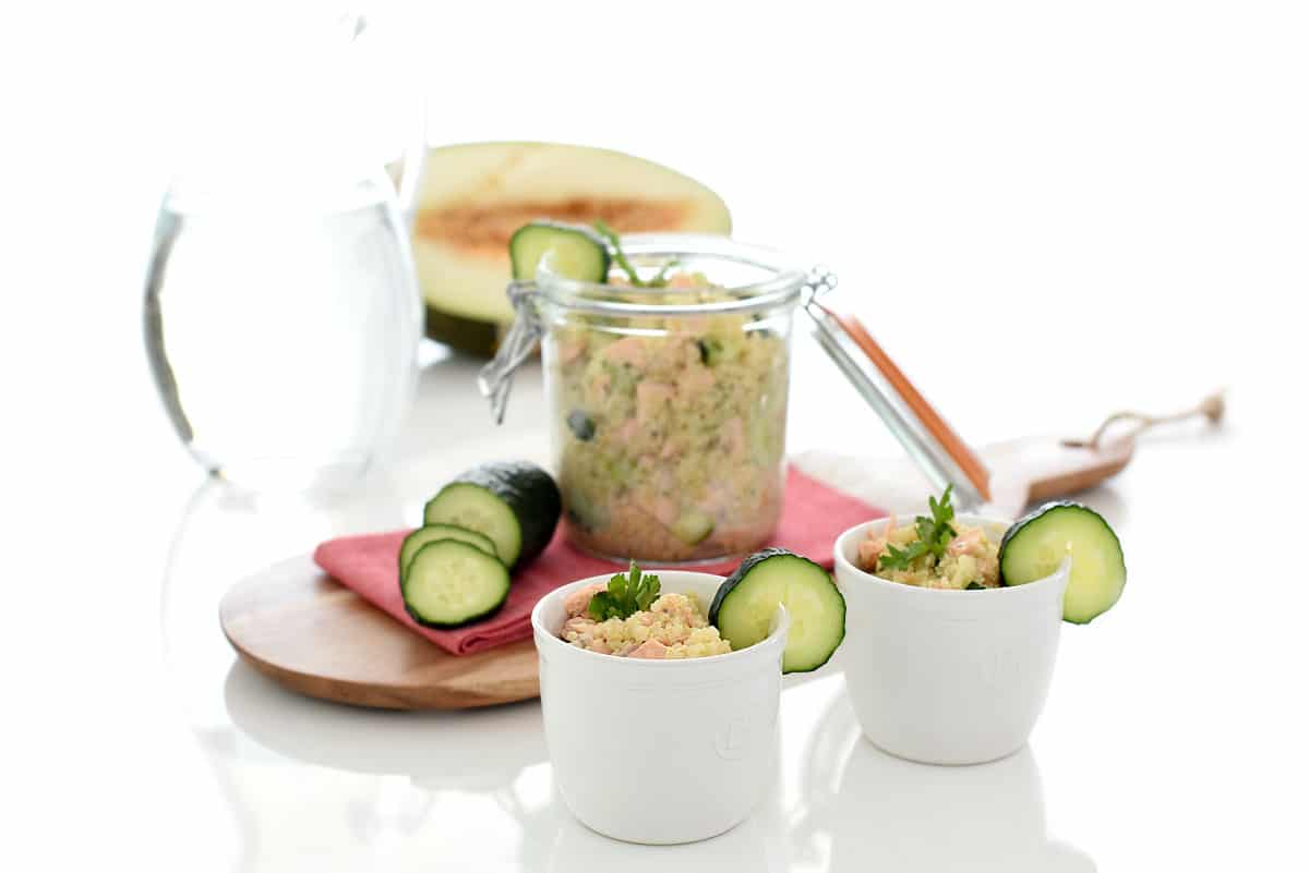 Ensalada de quinoa, salmón y pepino