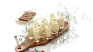 Crema tibia de espárragos con berberechos