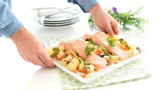 Salmón al vapor con verduras en el Varoma del Thermomix®