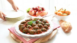 Albóndigas de berenjena con salsa de tomate