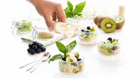 Kiwi con salsa de yogur y vainilla