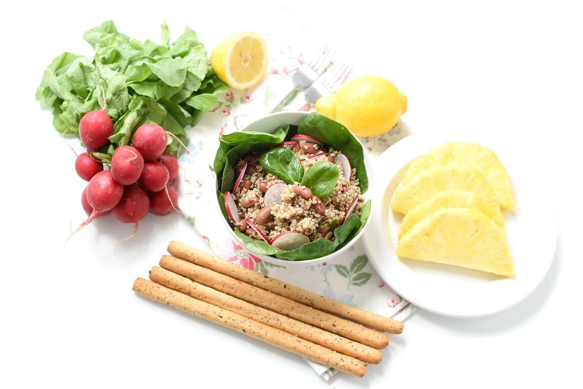 Ensalada de quinoa, alubias rojas y espinacas
