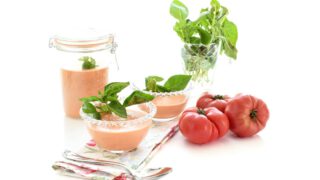 Crema fría de tomates y albahaca