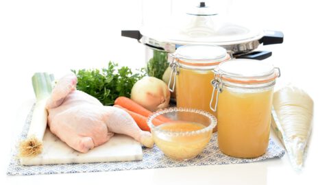 Caldo de pollo en olla rápida