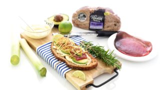 Tosta de atún rojo con aguacate, sencillamente delicioso