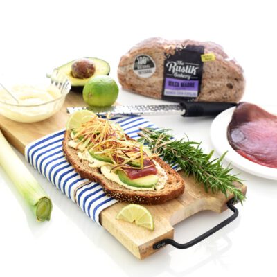 Tosta de atún rojo con aguacate, sencillamente delicioso