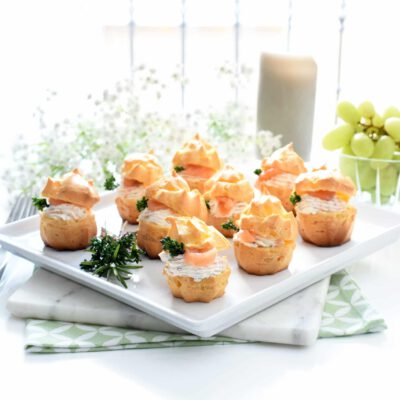 Profiteroles salados de salmón y queso