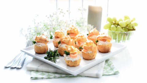 Profiteroles salados de salmón y queso