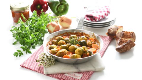 Coles de bruselas con pisto-