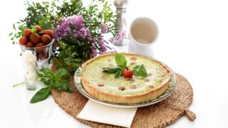 Quiche de pesto con tomate y mozzarella