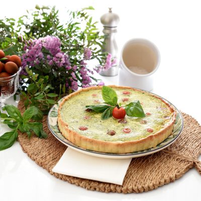 Quiche de pesto con tomate y mozzarella