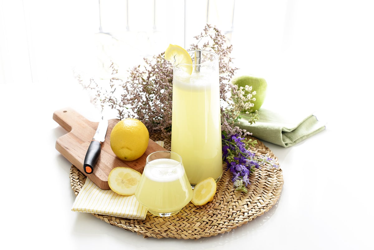 Agua de limón y jengibre