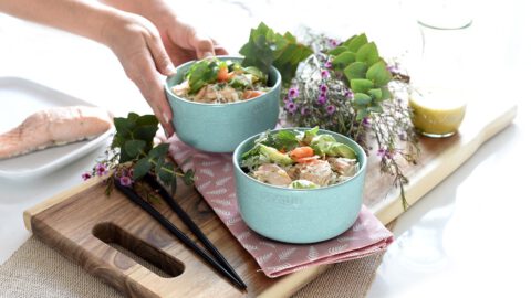 ENSALADA NÓRDICA DE SALMÓN CON SALSA DE ENELDO